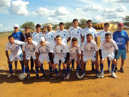 Cruzeiro joga muito para segurar a arbitragem em Emas!!!25 partidas sem perder...